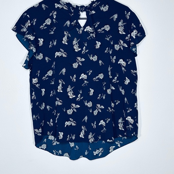 Women’s NY Invasion Floral Short Sleeve Blouse - Picture 3 of 4